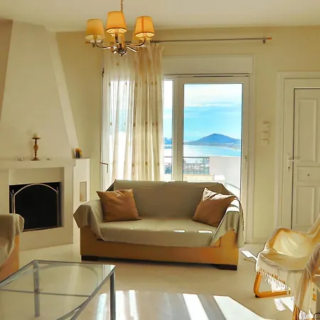 Summer House Néa Péramos