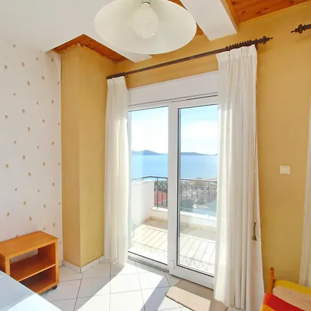 Summer House Néa Péramos