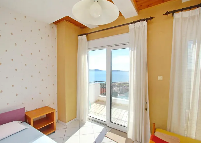 Summer House Néa Péramos